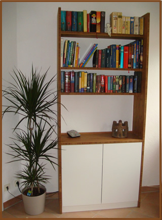 Bücherregal