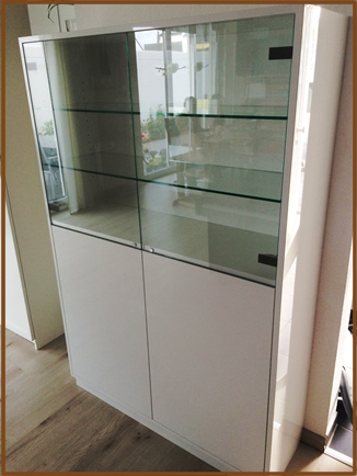 Vitrinenschrank